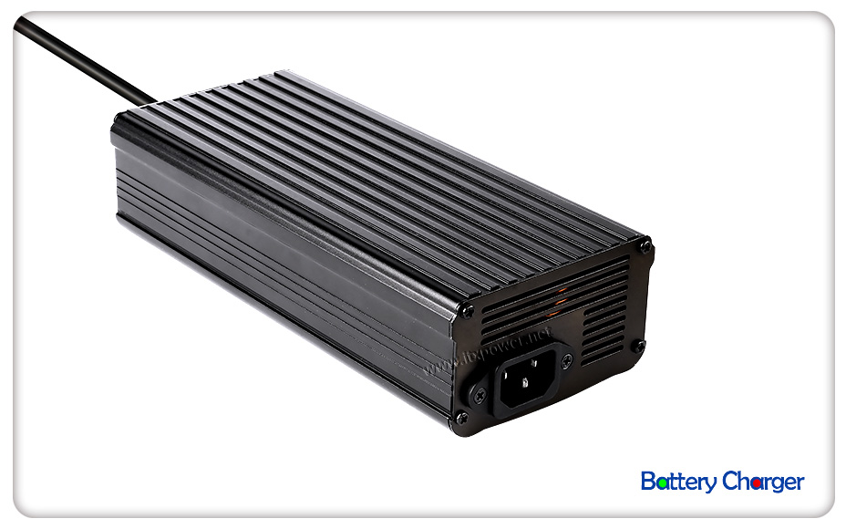 29.4V6A锂電池充電器